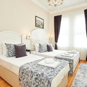 Üç Kişilik Oda